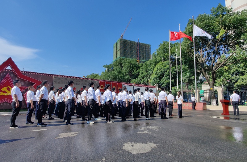 南昌市政建設(shè)集團開展“迎七一”系列活動暨不忘初心廣場啟用儀式