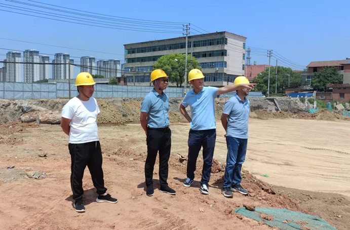 黎德義到廣州路東延工程、昌東三路道路建設(shè)工程開(kāi)展安全質(zhì)量檢查